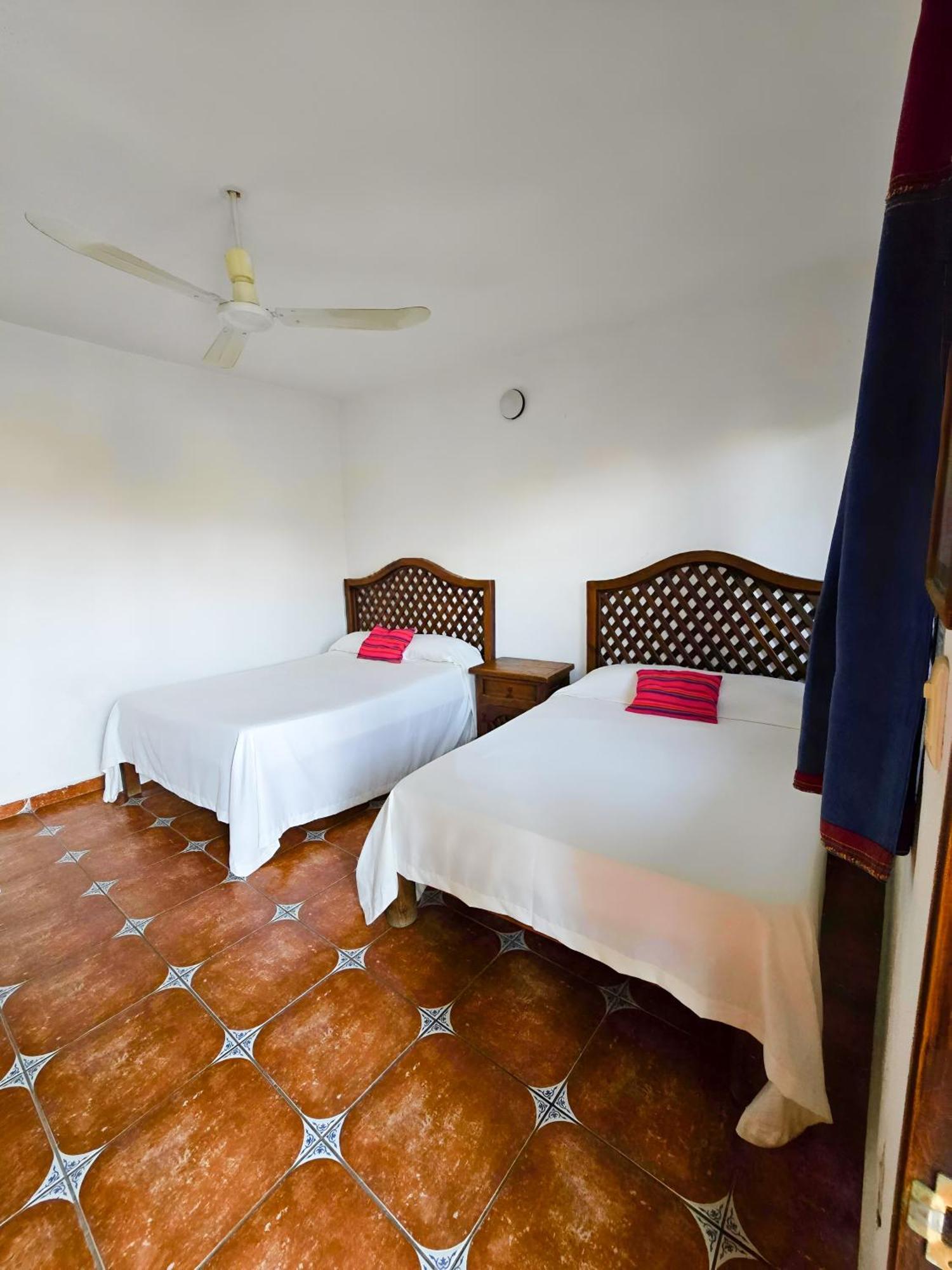 Hotel Villa Esmeralda 툭스틀라 외부 사진