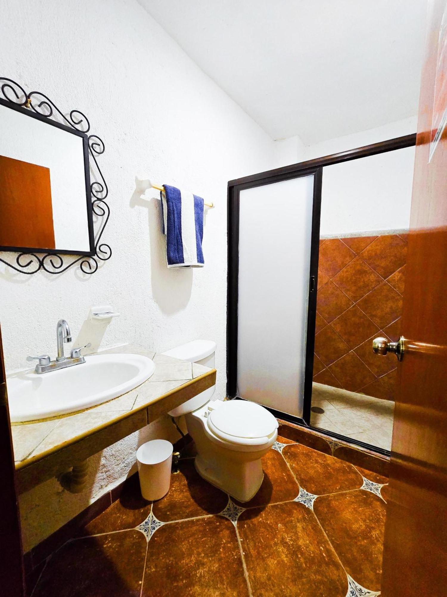 Hotel Villa Esmeralda 툭스틀라 외부 사진