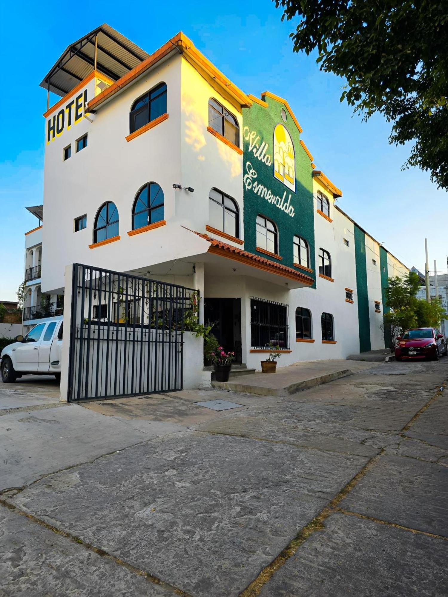 Hotel Villa Esmeralda 툭스틀라 외부 사진